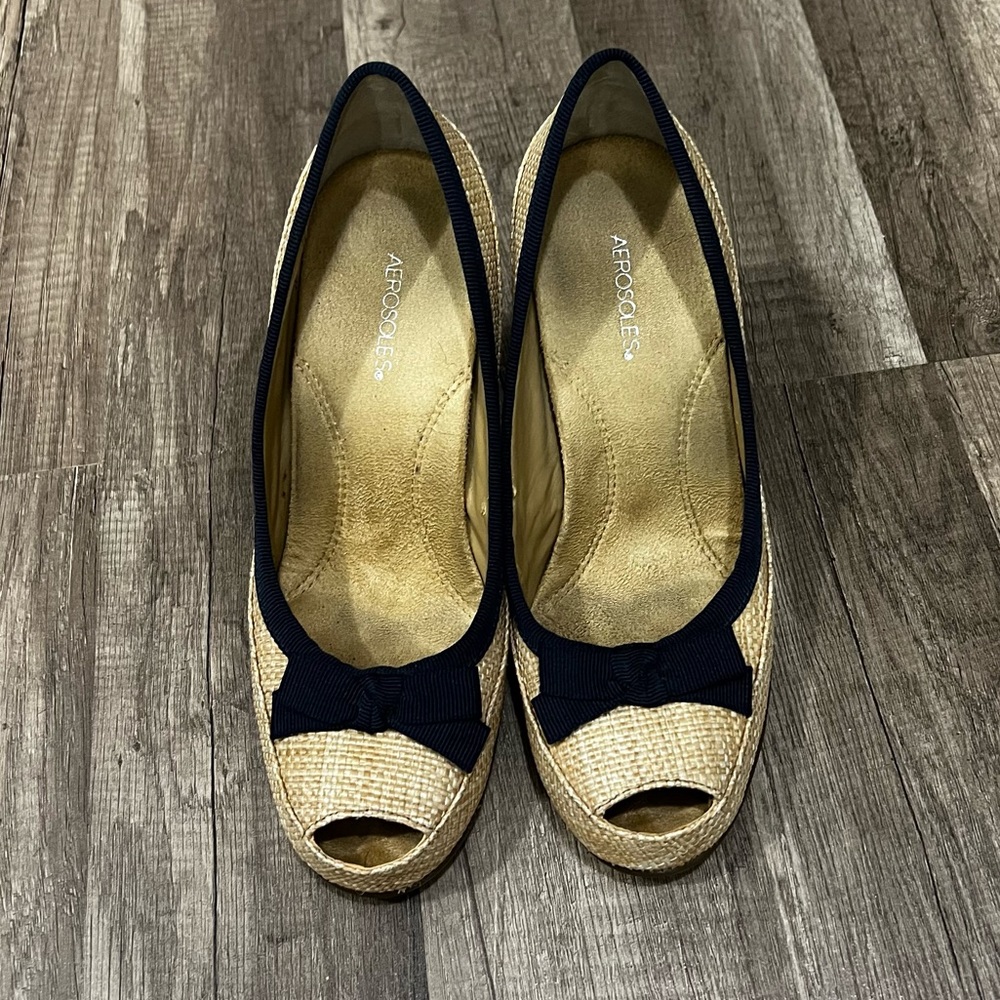 AEROSOLES Heels. Size 7. (Like new)